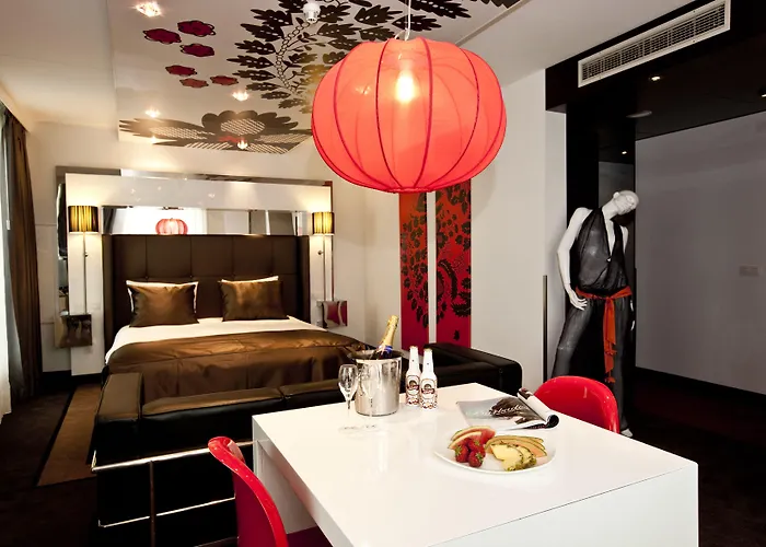 Westcord Fashion Hotel